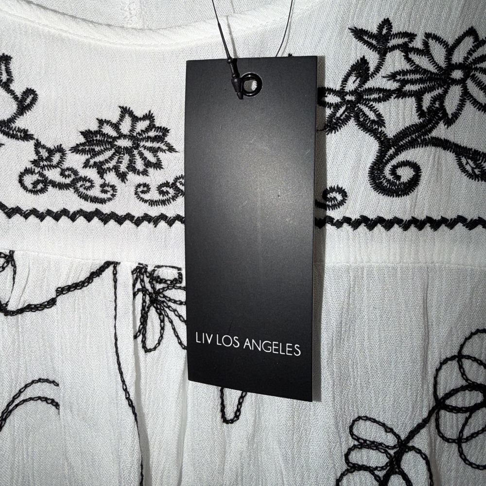 Liv Los Angeles White Black Embroidered Peasant Blouse Sharkbite Hem Size 3X NWT - Picture 6 of 6